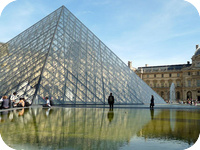 Piramide del Louvre